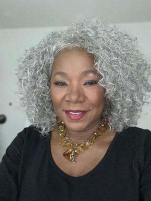 12 Inch Curly Gray Wigs For African American Women The Same As The Hairstyle In The Picture sv