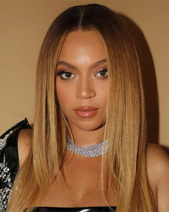 24 Inch Straight Wigs For African American Women The Same As The Hairstyle In The Picture ue